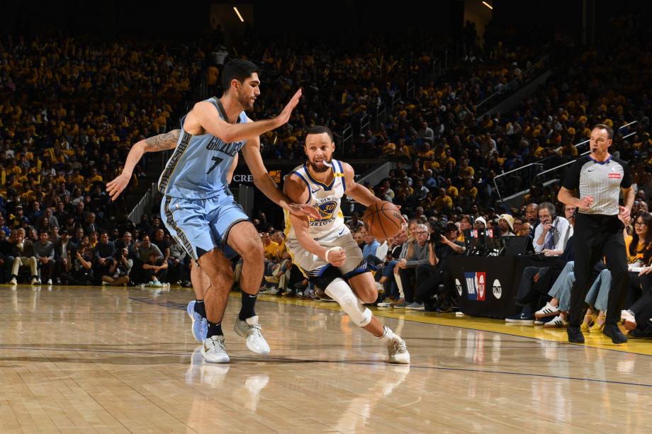 巴特勒38分库里37分 勇士险胜灰熊晋级季后赛