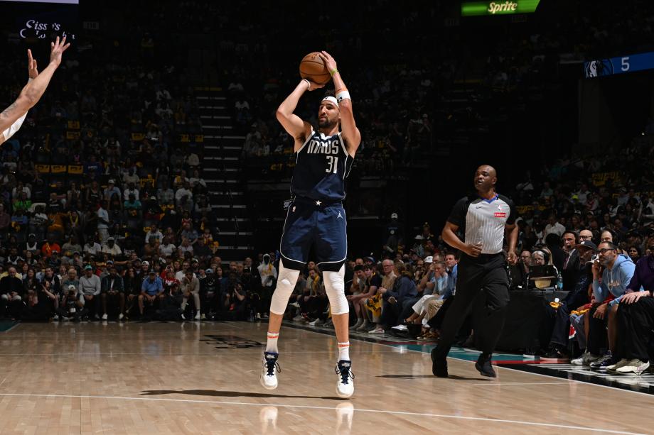 灰熊击败独行侠锁定季后赛席位 首轮对阵雷霆