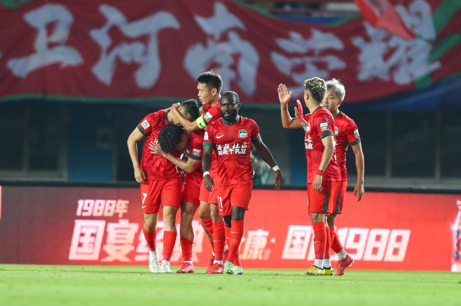 钟义浩进球阿奇姆彭破门 河南击败青岛海牛