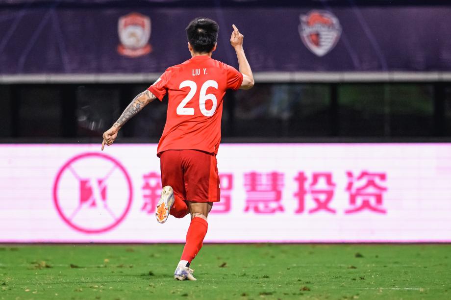 恩戈姆建功刘云进球 梅州客家胜深圳新鹏城