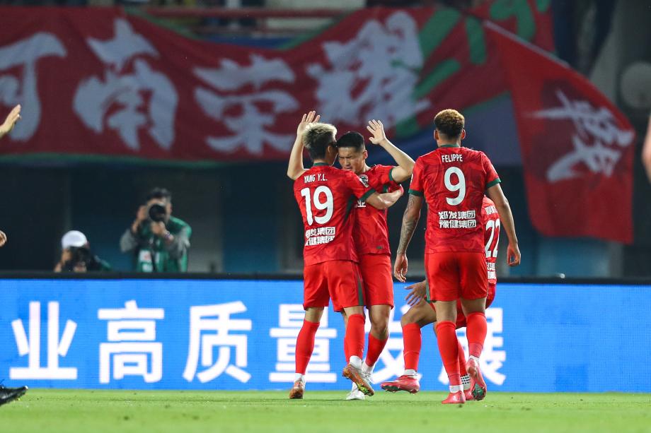 钟义浩进球阿奇姆彭破门 河南击败青岛海牛