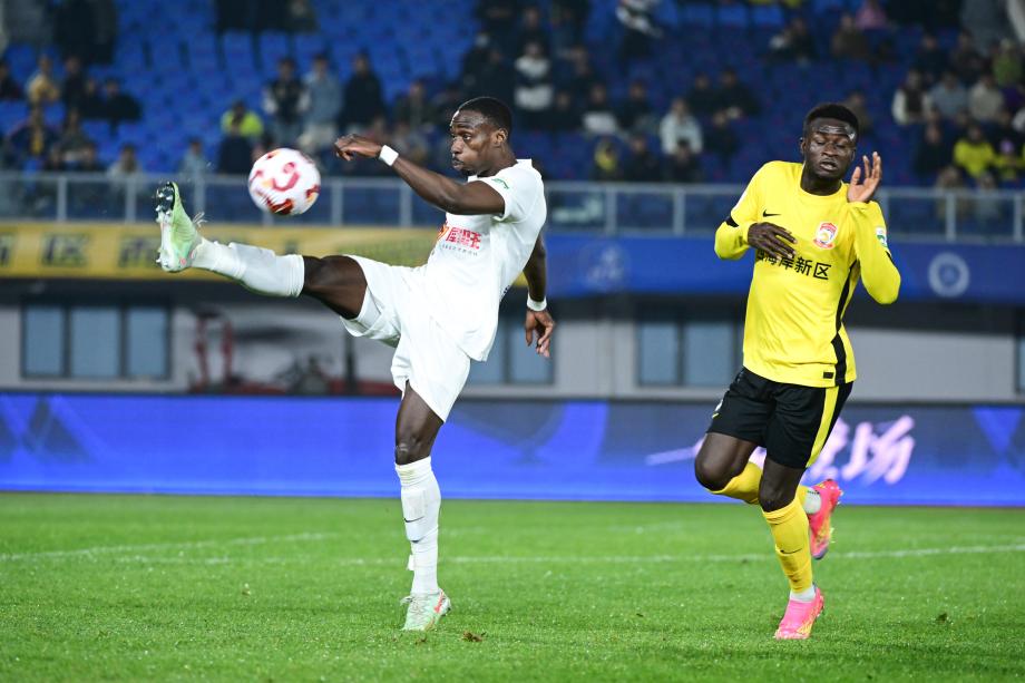 内尔松卢斯破门 青岛西海岸完胜大连英博