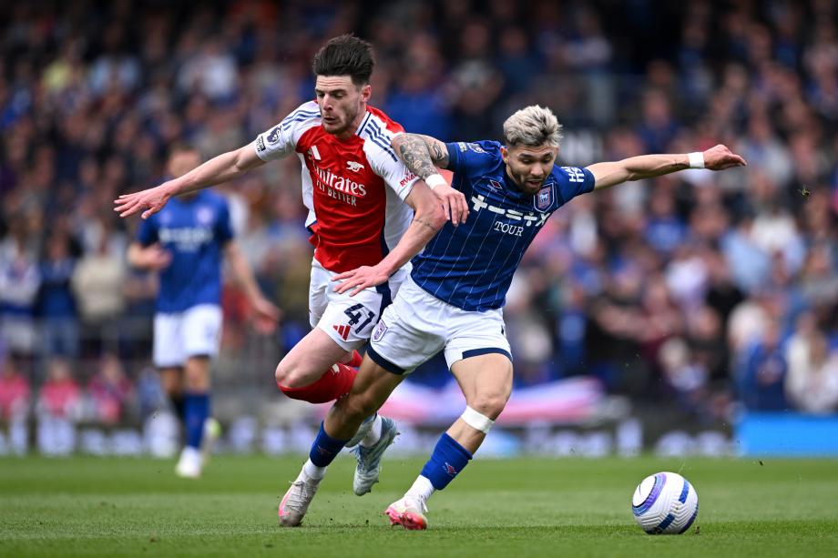 特罗萨德双响 阿森纳4-0十人伊普斯维奇