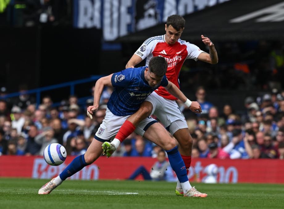 特罗萨德双响 阿森纳4-0十人伊普斯维奇