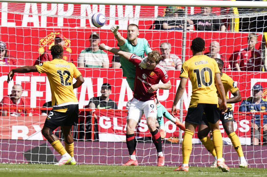 萨拉维亚任意球破门 狼队客胜曼联成功保级