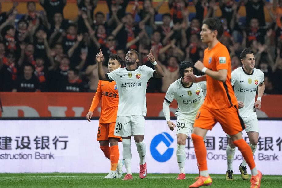 莱昂纳多双响武磊替补助攻 海港3-2战胜玉昆