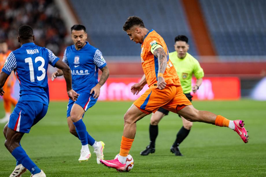 高天意头球破门 上海申花1-0山东泰山