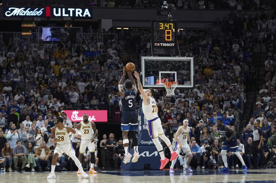 爱德华兹43+9+6 森林狼险胜湖人夺赛点