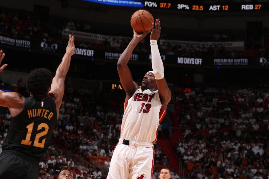 骑士138-83狂胜热火 米切尔22分5助