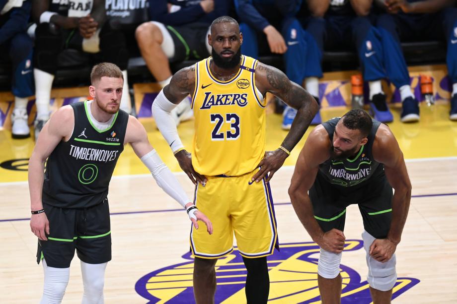 詹姆斯22+7+6 湖人主场不敌森林狼总分1-4出局