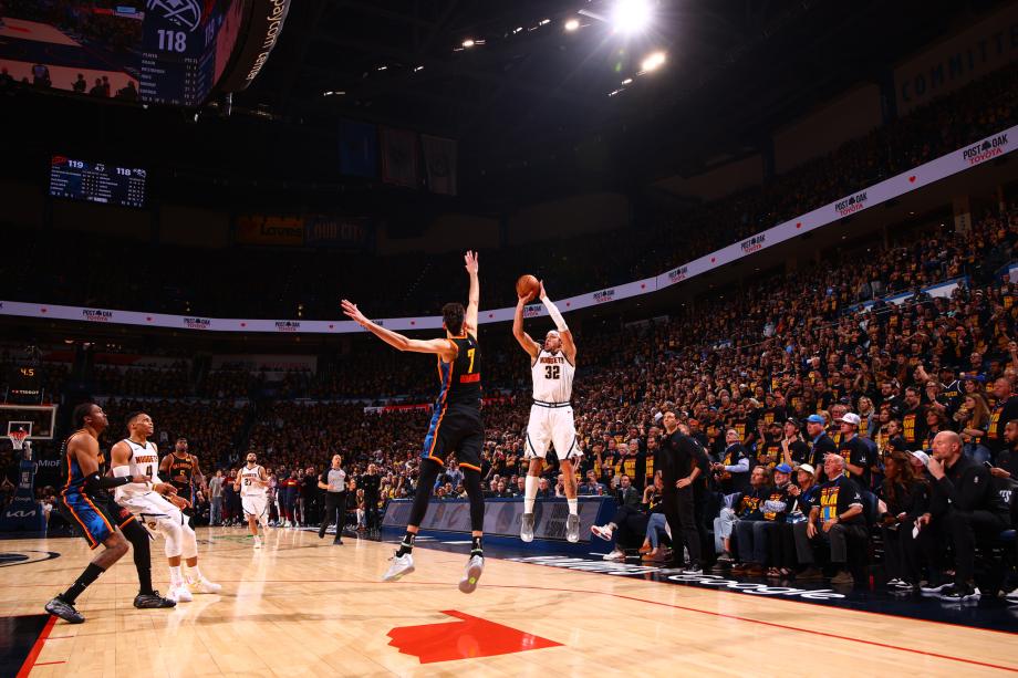 戈登三分准绝杀约基奇42+22 掘金逆转雷霆1-0