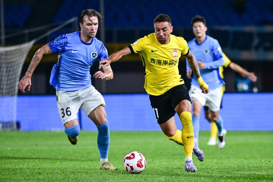 内尔松卢斯中柱 青岛西海岸0-0深圳新鹏城