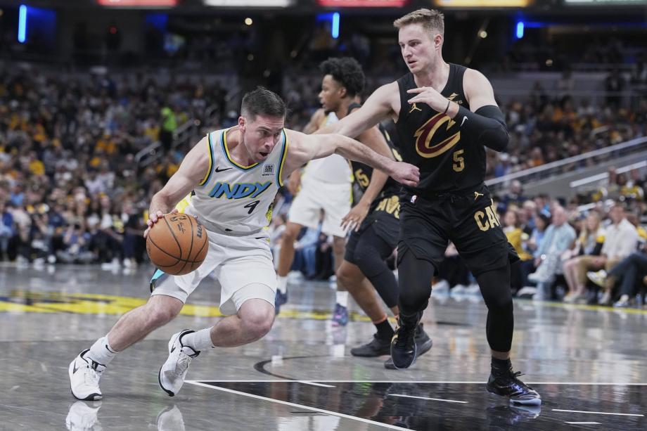 西亚卡姆21+6加兰21分 步行者轻取骑士夺赛点