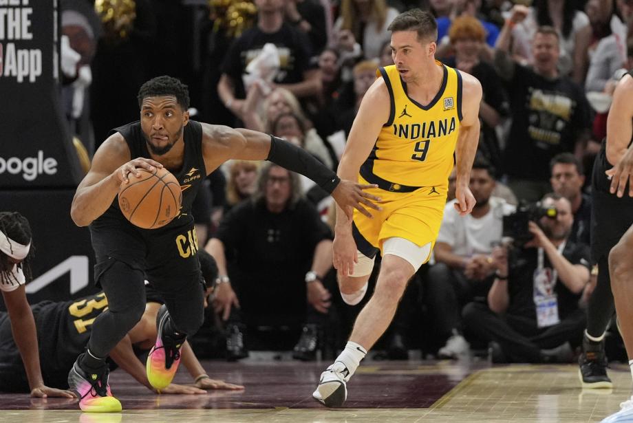 哈里伯顿31+8米切尔35分 步行者淘汰骑士进东决