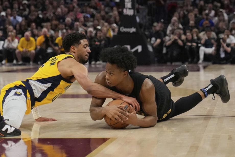 哈里伯顿31+8米切尔35分 步行者淘汰骑士进东决