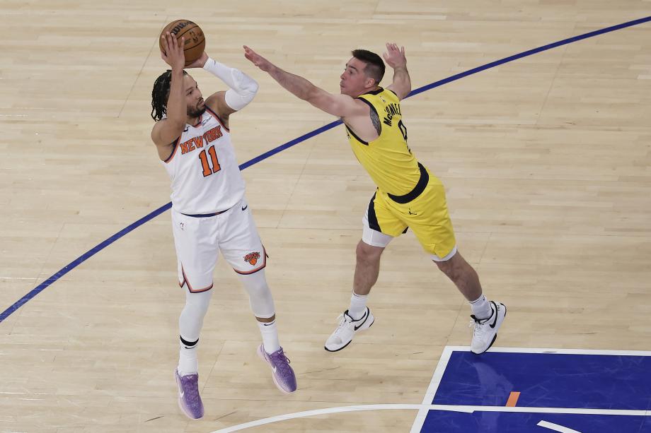 哈利伯顿31+11 步行者加时逆转胜尼克斯