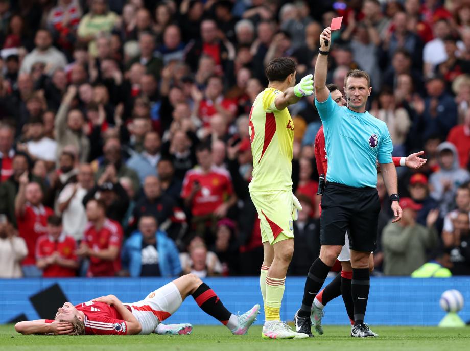 英超-阿玛德造两球 曼联2-0十人维拉联赛第15收官