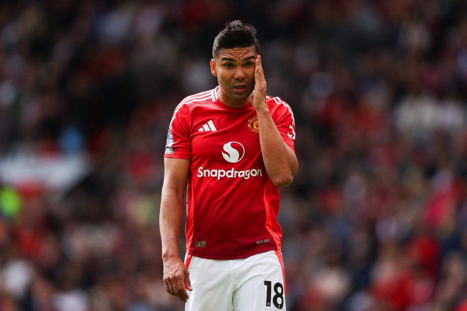 英超-阿玛德造两球 曼联2-0十人维拉联赛第15收官