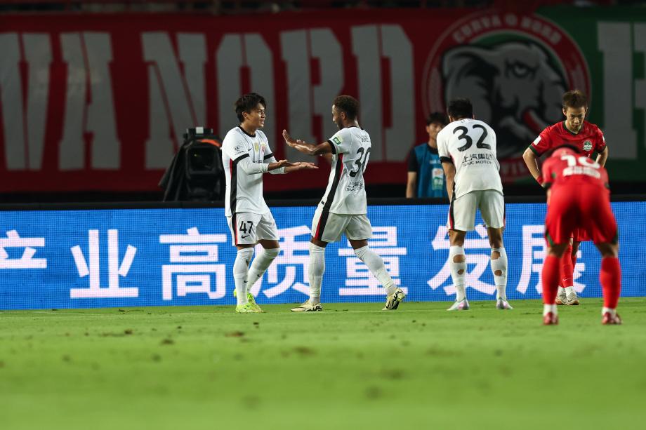 莱昂纳多传射李新翔破门 上海海港3-1河南队五轮不败