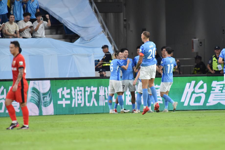 莱昂纳多传射建功 上海海港战胜深圳新鹏城