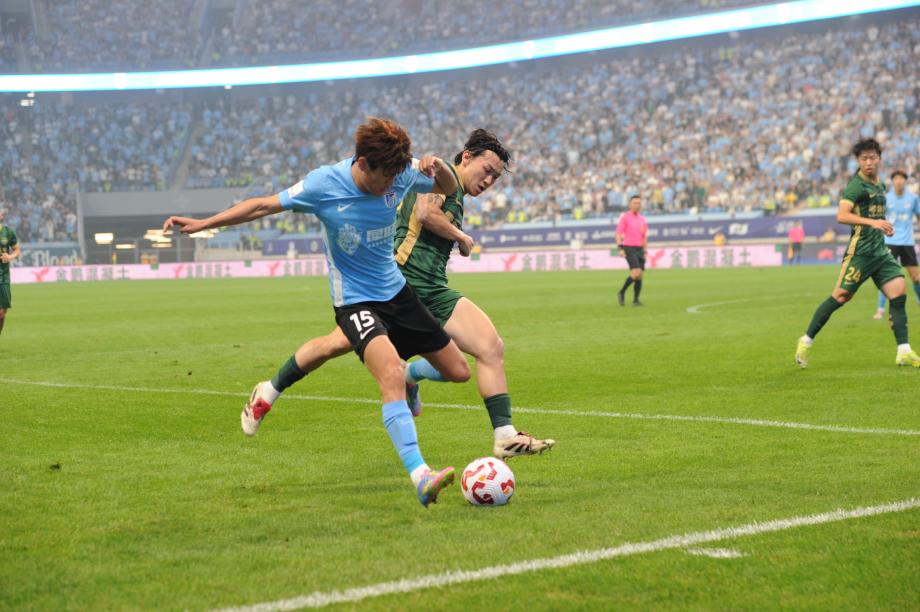 马莱莱头球破门 大连英博主场击败浙江队