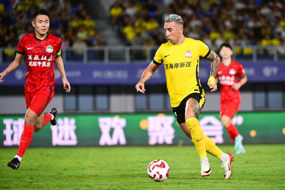 中超-戴维森破门 十人青岛西海岸2-1十人河南