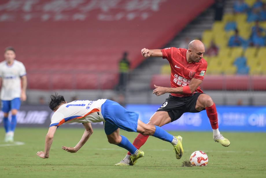 费利佩双响卡扎破门难救主 蓉城2-1十人泰山