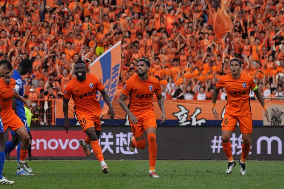 中超-高天意传射于汉超救主 上海申花4-4云南玉昆