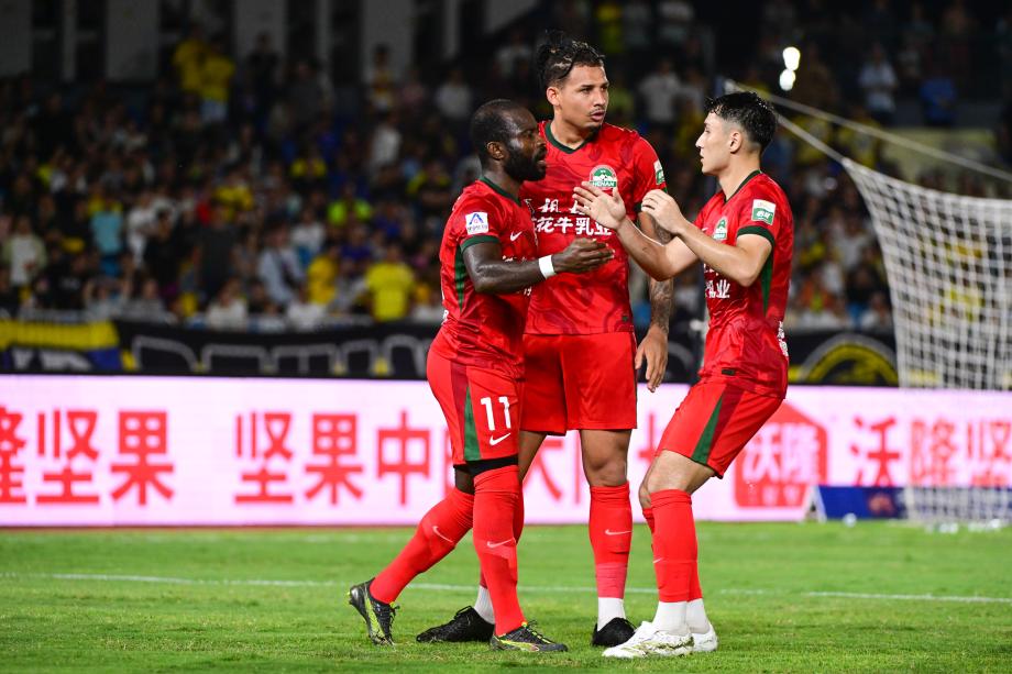 中超-戴维森破门 十人青岛西海岸2-1十人河南