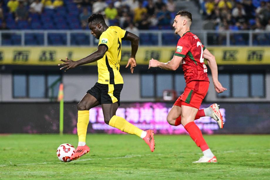 中超-戴维森破门 十人青岛西海岸2-1十人河南