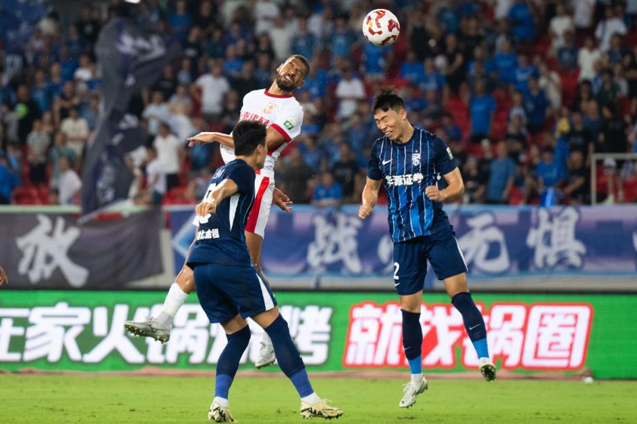 进球机会把握不住 武汉三镇主场平长春亚泰