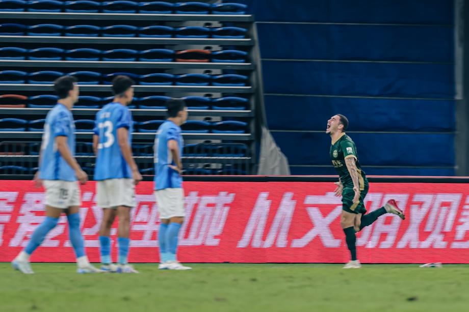 米特里策传射卡列洛两球 浙江胜深圳新鹏城