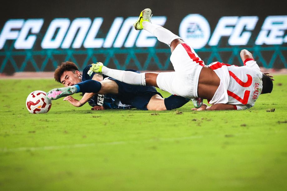 进球机会把握不住 武汉三镇主场平长春亚泰