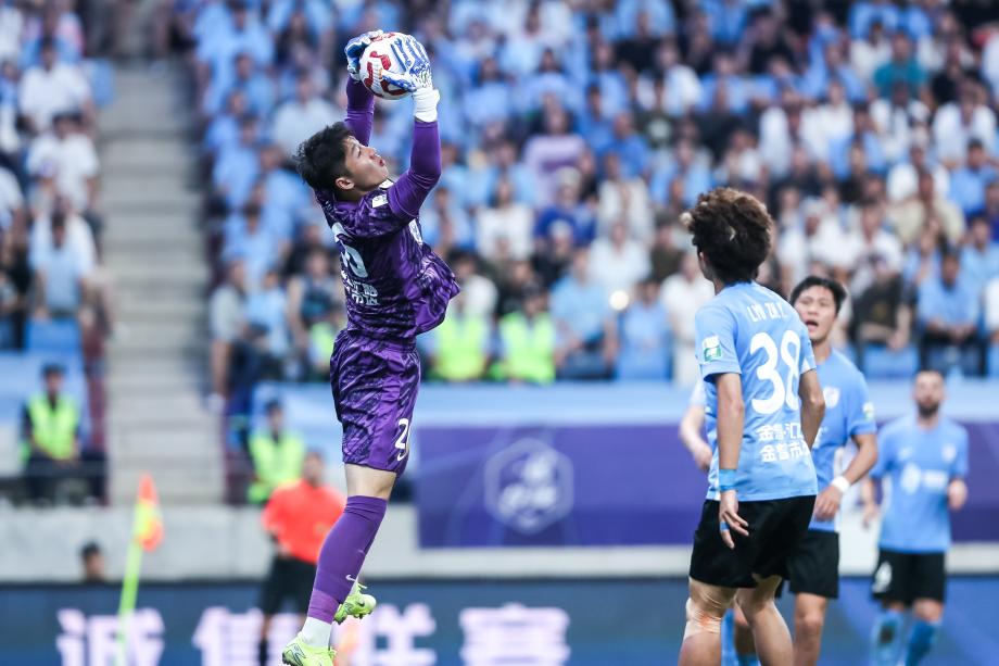 费利佩进球甘超破门 成都蓉城战胜大连英博