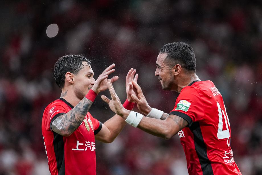 主场大胜河南队 上海海港领跑联赛积分榜