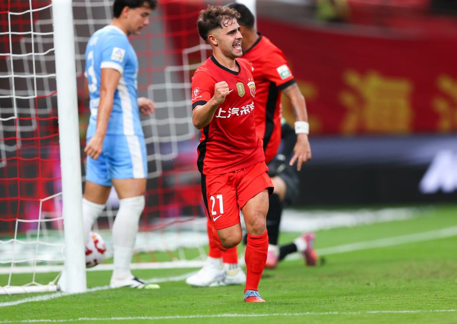 主场大胜河南队 上海海港领跑联赛积分榜