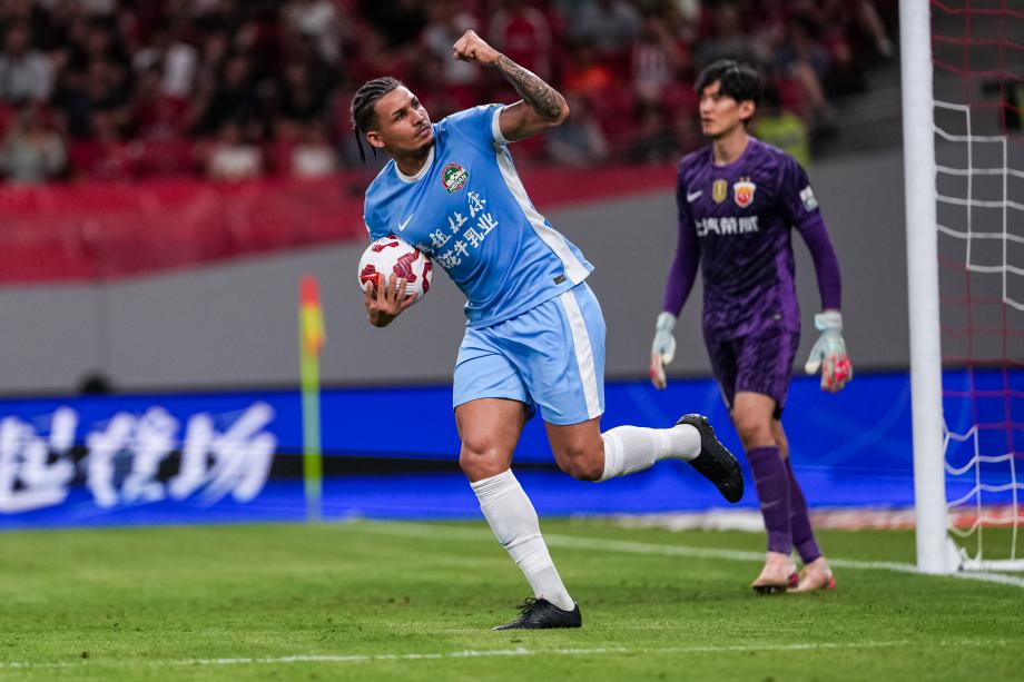 主场大胜河南队 上海海港领跑联赛积分榜