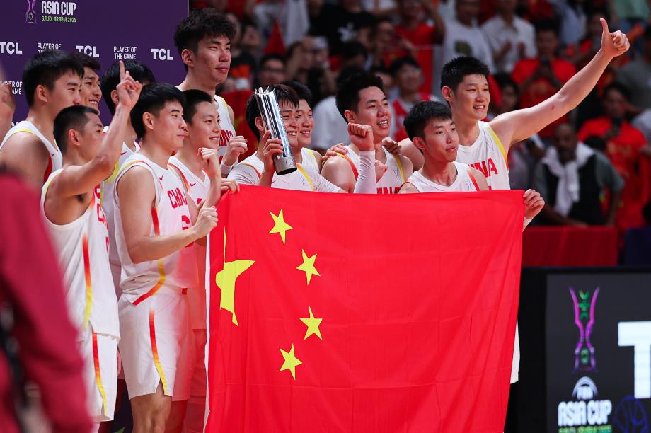 [图]亚洲杯-赵睿24+6全队5人上双 中国男篮挺进决赛五十路