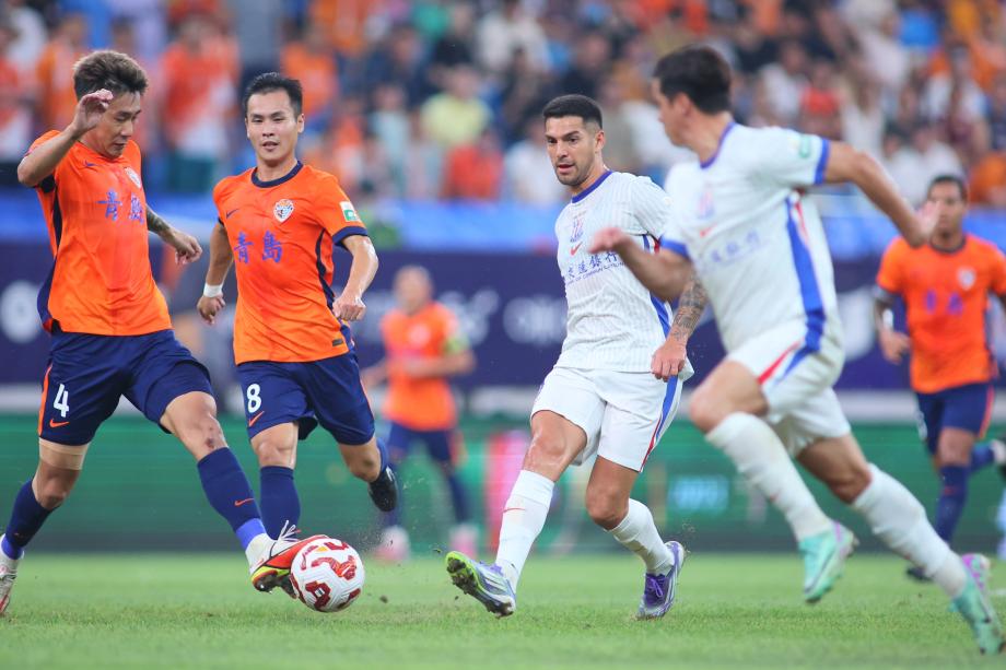 于汉超刘诚宇破门 上海申花2-0险胜青岛海牛