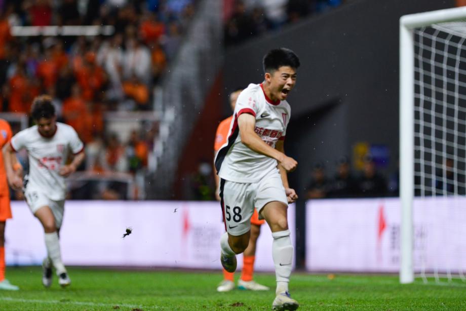 费利佩双响周定洋破门 成都蓉城5-1云南玉昆