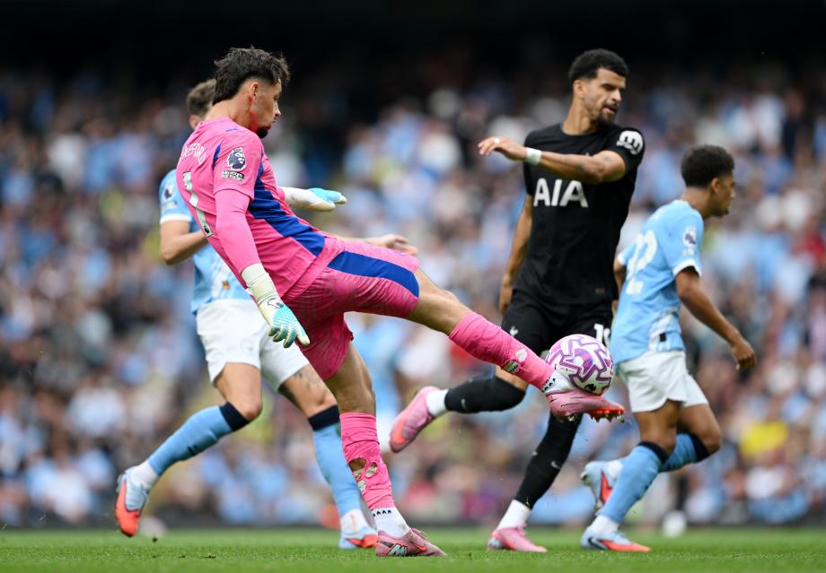 特拉福德送礼约翰逊破门 曼城0-2不敌热刺