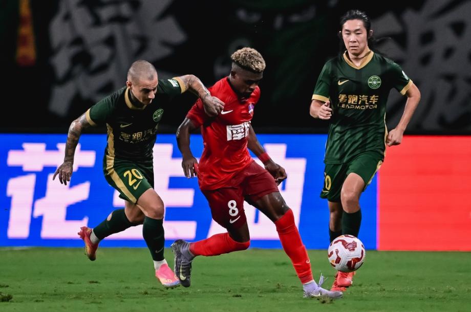 王钰栋送点弗兰克3分钟双响 浙江队2-2梅州客家