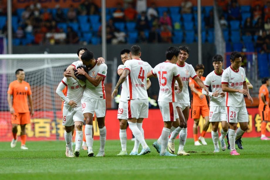 张华晨破门奥斯卡点射 长春亚泰1-1云南玉昆