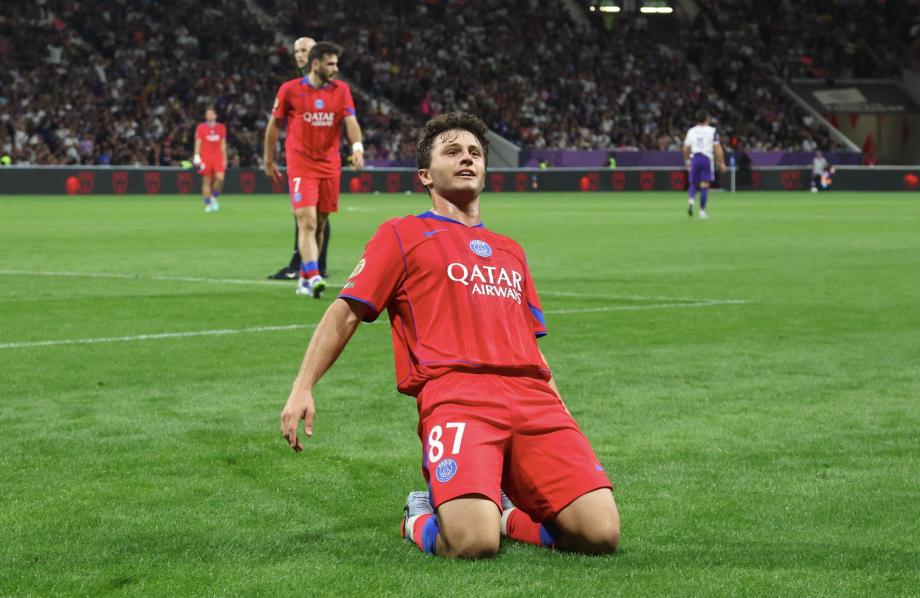 内维斯戴帽登贝莱双响 巴黎圣日耳曼6-3图卢兹