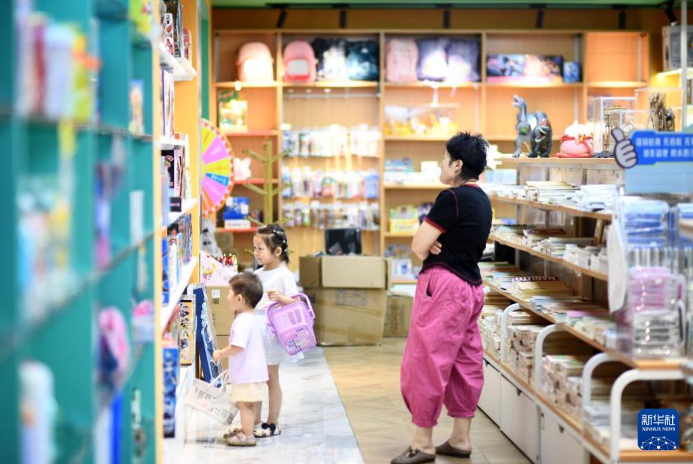 黑料吃黑瓜：当全民窥私欲撞上流量绞肉机