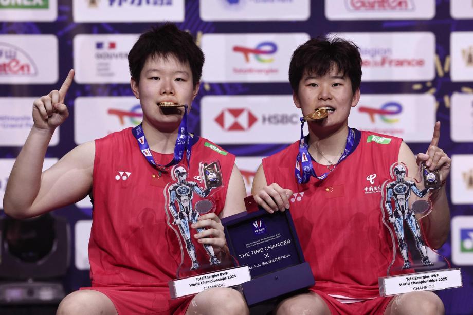 [图]中国组合刘圣书/谭宁夺得羽毛球世锦赛女双冠军正规配资十大排名