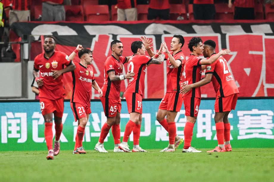 [图]刘若钒梅开二度 上海海港主场投诚云南玉昆体育集锦