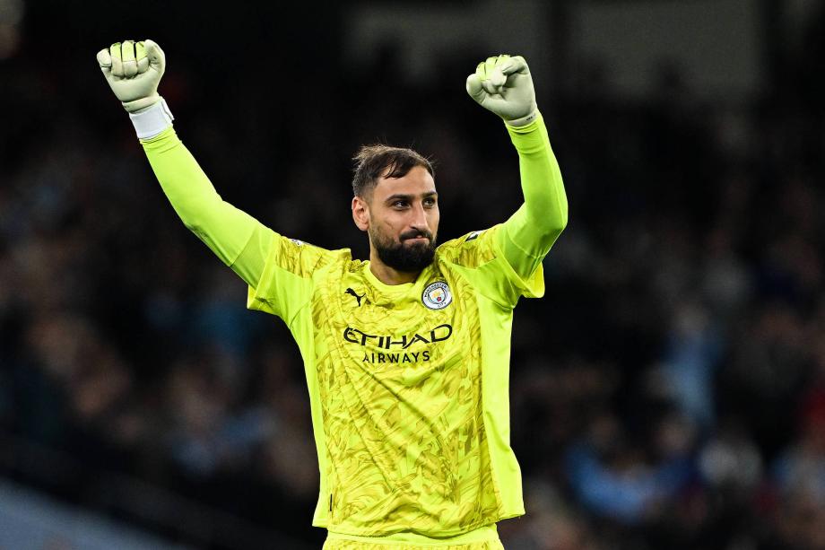 哈兰德欧冠50球+造红牌 曼城2-0十人那不勒斯