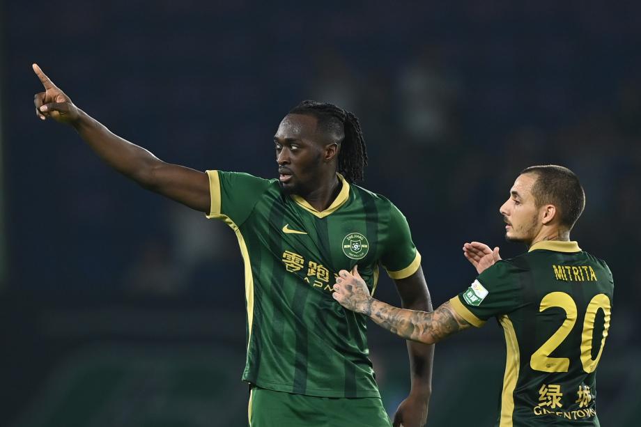 卡列洛梅开二度 浙江队主场战平成都蓉城