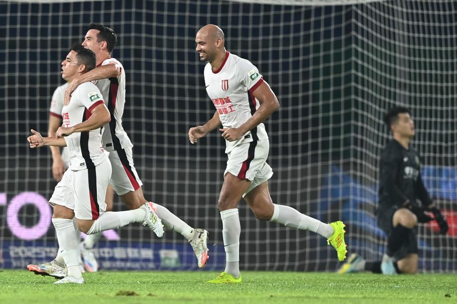 卡列洛梅开二度 浙江队主场战平成都蓉城